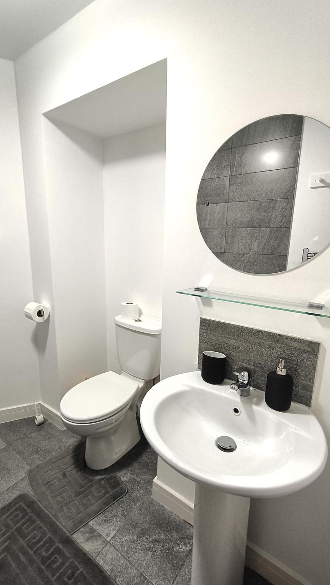 Ideal For Groups - Modern 2 Bedroom Apartment - Free Parking, Transit Links, Close To Stadiums 맨체스터 외부 사진