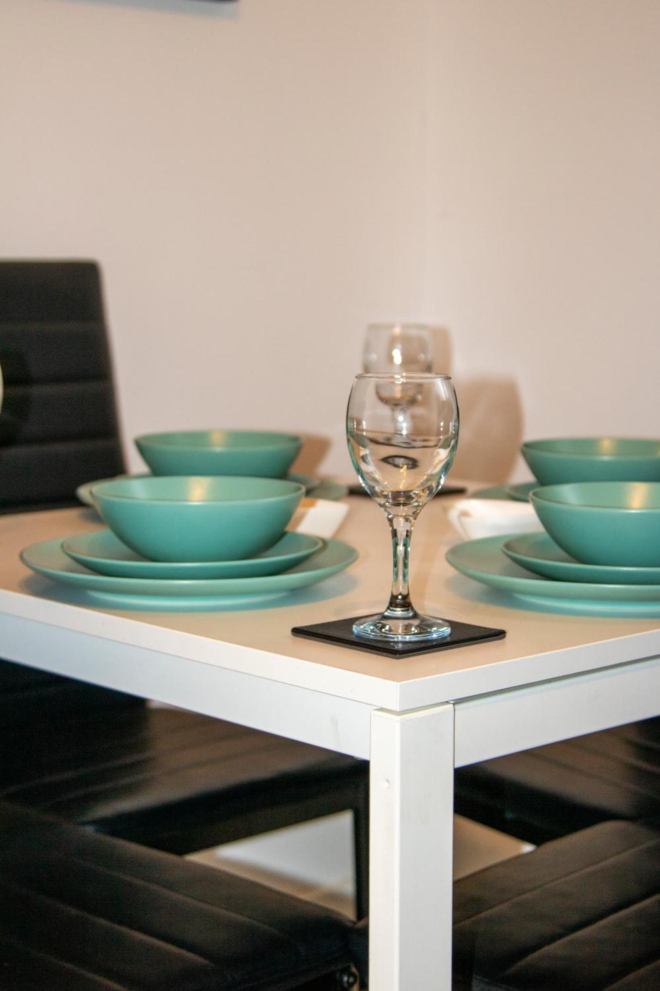 Ideal For Groups - Modern 2 Bedroom Apartment - Free Parking, Transit Links, Close To Stadiums 맨체스터 외부 사진